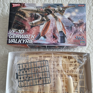 하세가와 마크로스 VF-1D 거워크 발키리 프라모델 판매합니다.