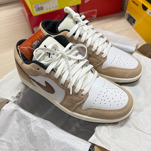조던 1 로우 SE 브라운 엘리펀트 255 새제품 판매 DZ4130-201