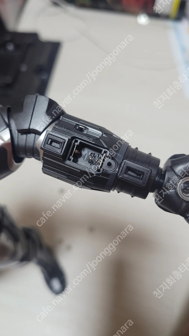 핫토이 시빌워 워머신 풀구성 (카톤O), 마크7 노멀헤드 (이디스), 마크50 헤드, 팔, 다리 그 외 파츠 등 판... 이미지