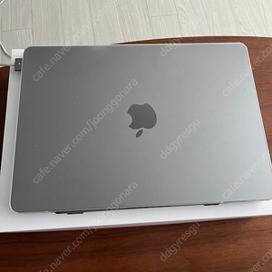 맥북 에어 m2 8g 256g ssd 13인치 실버 770,000원