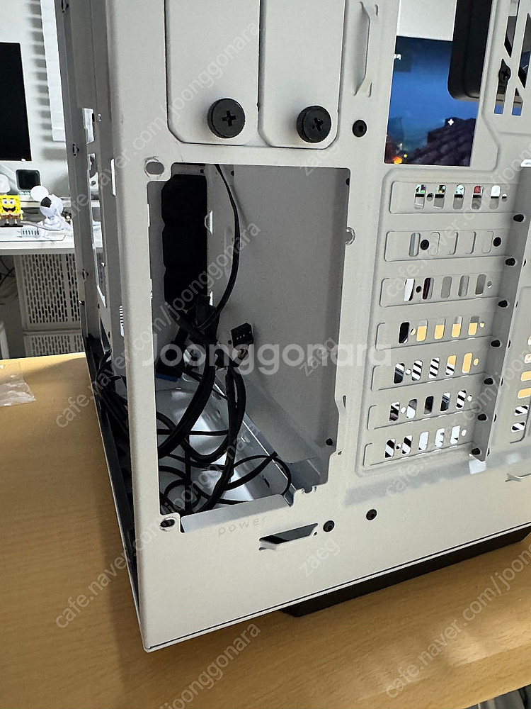 hyte y60 스노우 화이트--6