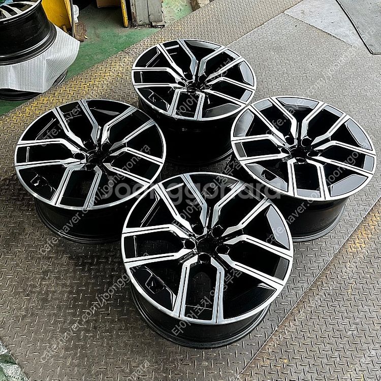 20인치 BMW G70 I7 907M 블랙폴리쉬 순정휠...--1