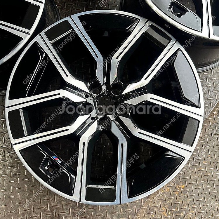20인치 BMW G70 I7 907M 블랙폴리쉬 순정휠...--2