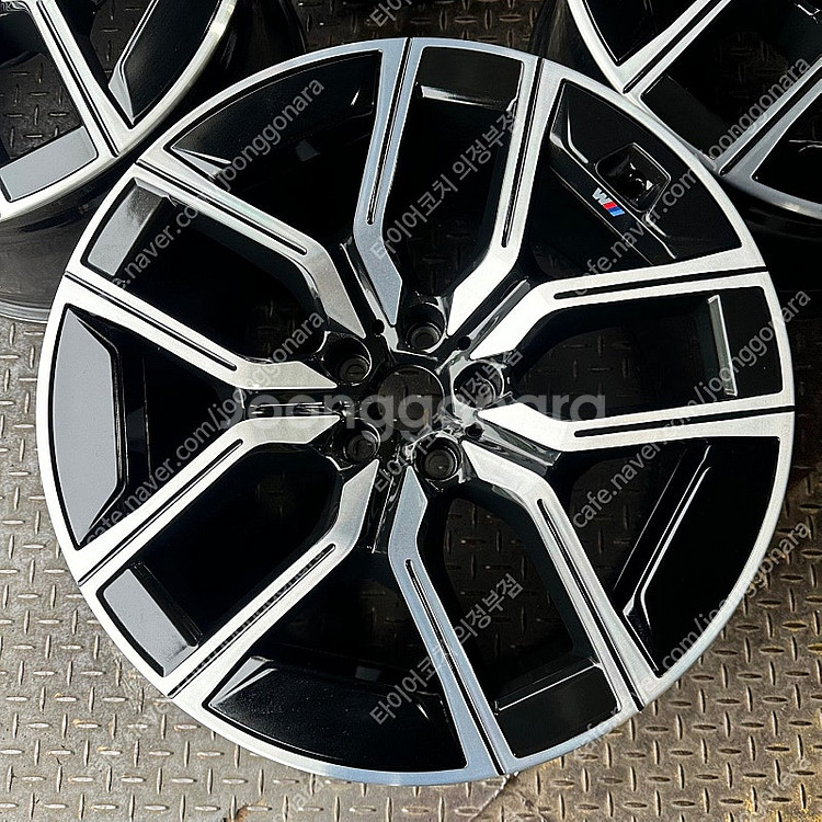 20인치 BMW G70 I7 907M 블랙폴리쉬 순정휠...--4