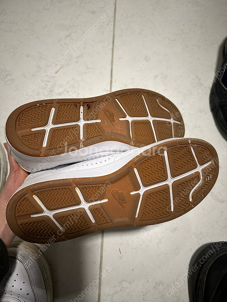 나이키 테니스 클래식 울트라 레더 화이트--2