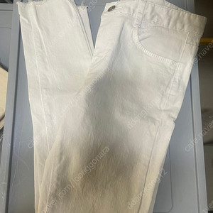 (새상품) 밑단 컷팅 화이트 팬츠 26사이즈 신축성 엄청 좋음