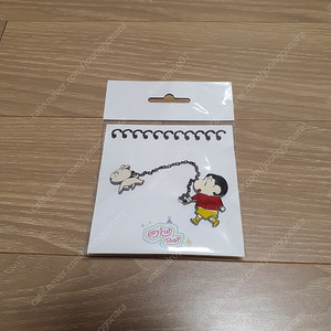 짱구 흰둥이 산책 금속 뱃지 판매합니다.