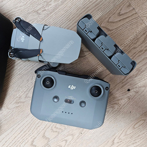 DJI 매빅 미니 2 SE 플라이모어 콤보 35만에 날립니다.
