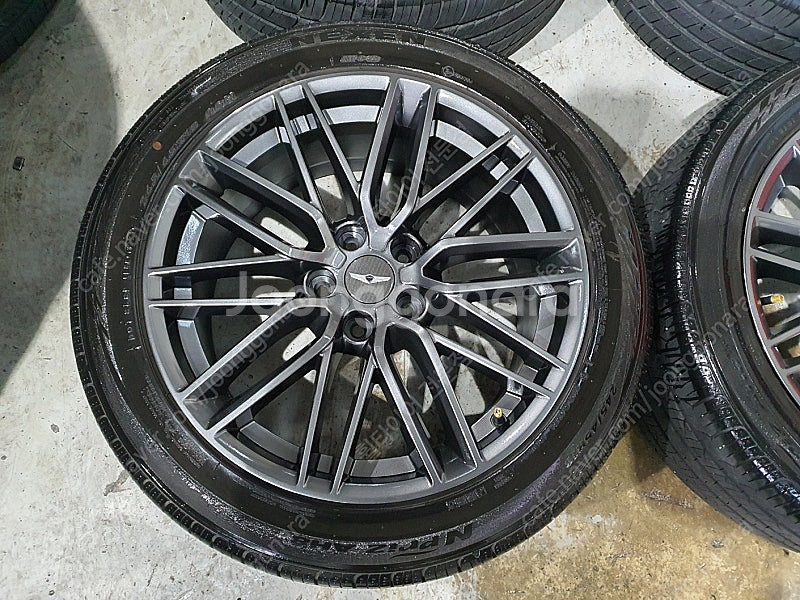 # 제네시스 G70 18인치 휠타이어 판매합니다--2
