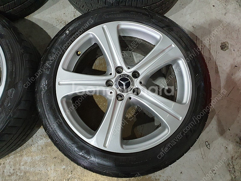 # 벤츠 W213 E300 정품 18인치 휠타이어 판매...--1
