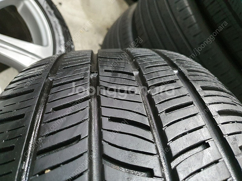 # 벤츠 W213 E300 정품 18인치 휠타이어 판매...--6