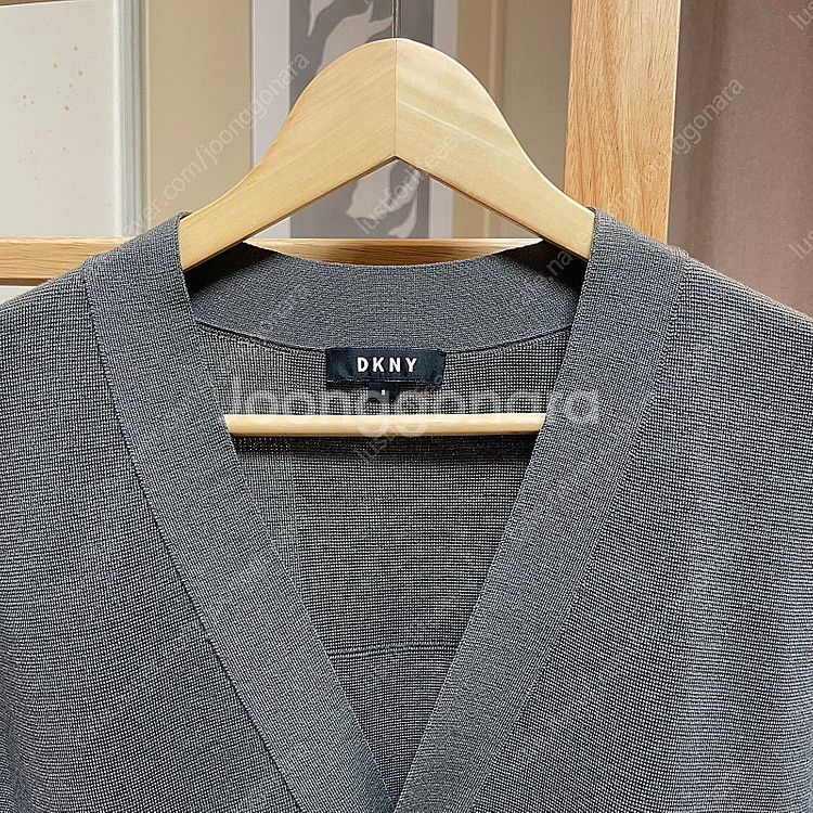 DKNY 남성 가디건 판매합니다.--0