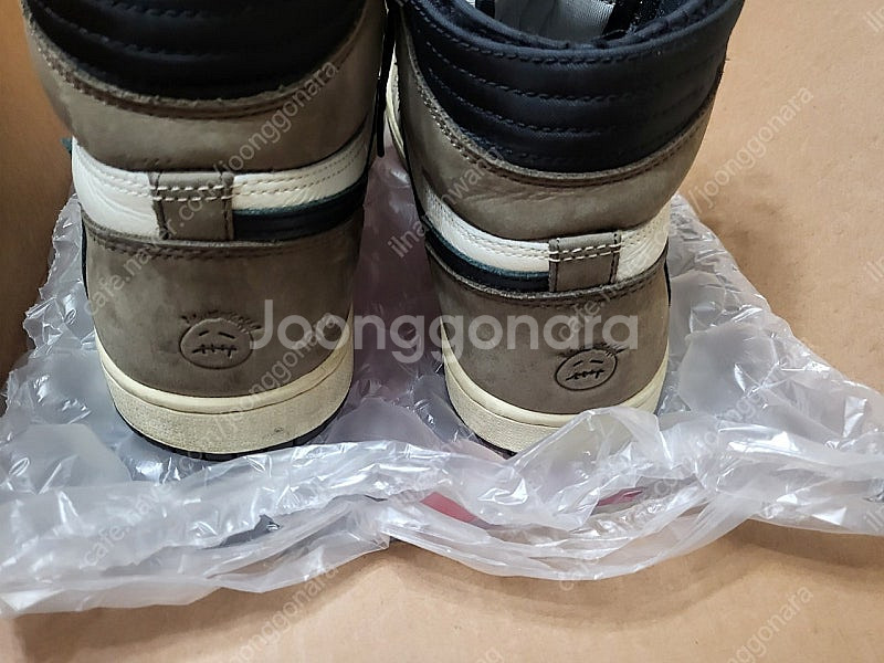 조던 하이 트래비스캇 모카 260사이즈 팝니다.--5