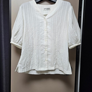 Sean makes [ ] cloth 블라우스