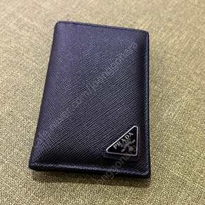 프라다 블랙 사피아노 카드지갑 판매합니다! 정품보증 / RFID 포함