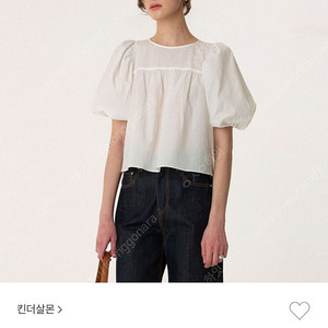 킨더살몬 시어서커 퍼프 슬리브 블라우스 오프화이트