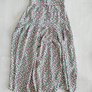 h&m 찰랑찰랑 시원한 꽃무늬 미디 스커트(허리단면30/밴딩)