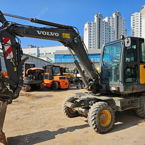볼보 EW60C 2015년식 1인차주 코끼리집게 중고굴삭기 03 타이어식