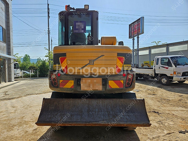 볼보 EW60C 2015년식 1인차주 코끼리집게 중고굴삭기 03 타이어식--3