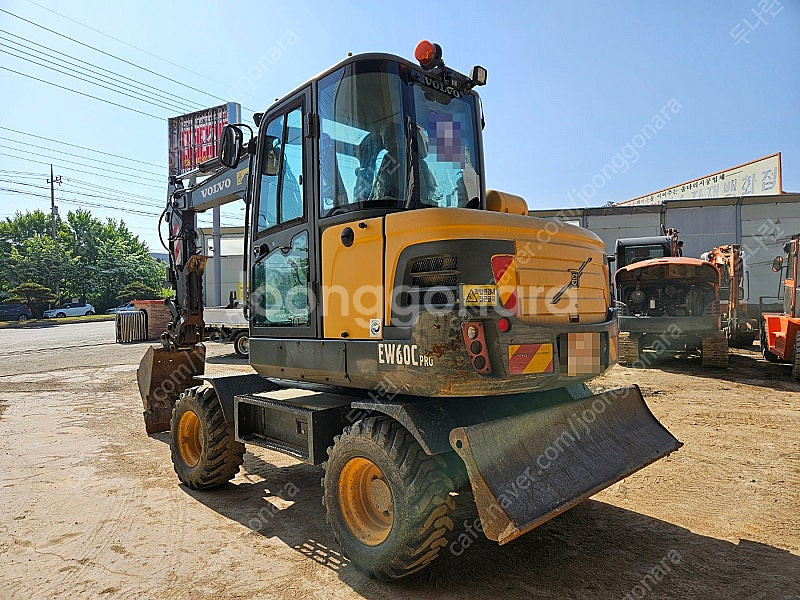 볼보 EW60C 2015년식 1인차주 코끼리집게 중고굴삭기 03 타이어식--4