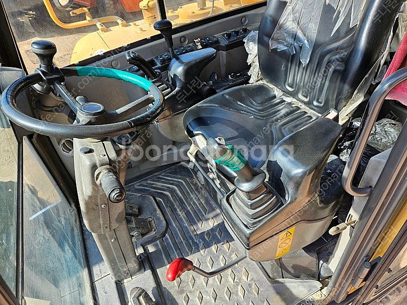 볼보 EW60C 2015년식 1인차주 코끼리집게 중고굴삭기 03 타이어식--7