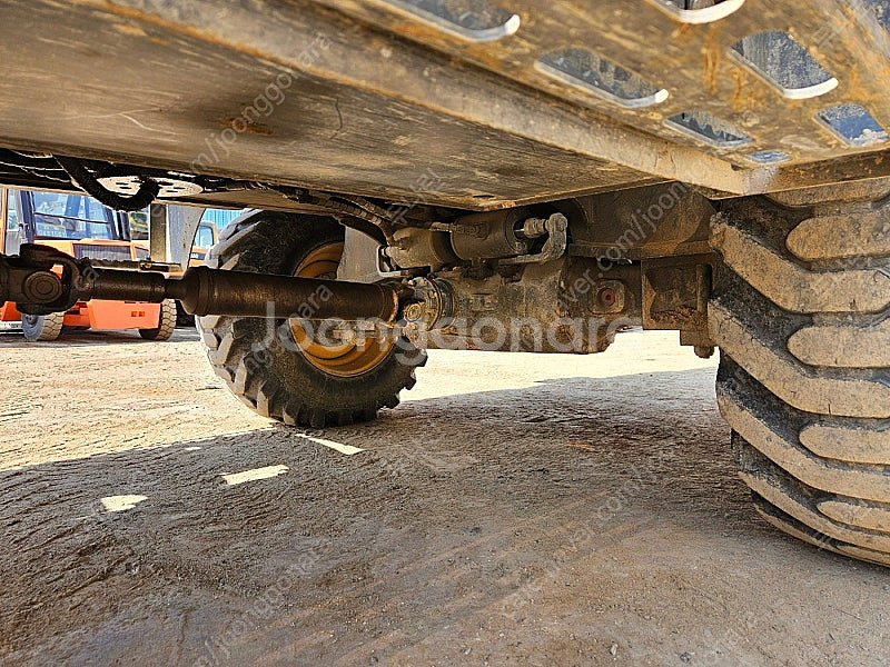 볼보 EW60C 2015년식 1인차주 코끼리집게 중고굴삭기 03 타이어식--8