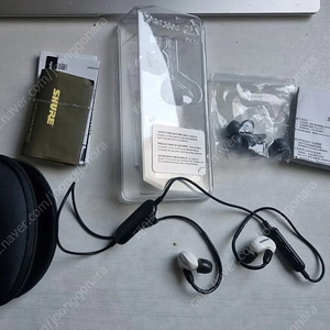 SE 215 BT shure 슈어 블루투스 인이어 이어폰. se215