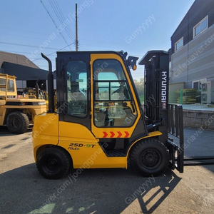 현대 25D-9T 3단 중고지게차
