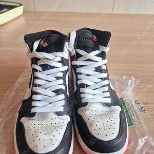 나이키 에어조던1 일렉트릭 오렌지 260 팝니다.