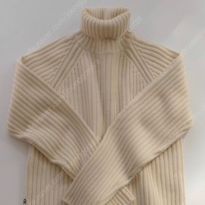 얼바닉30 레터링터틀넥(아이보리)