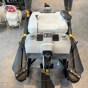 DJI T30 드론 중고 판매 (기체, 조종기, 충전기, 배터리 4개, 입제기,+발전기)
