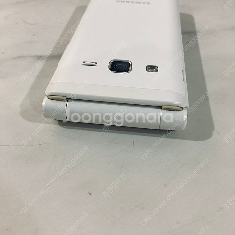 갤럭시 폴더2 화이트 32G 매우깔끔 5만원 판매합니다...--3