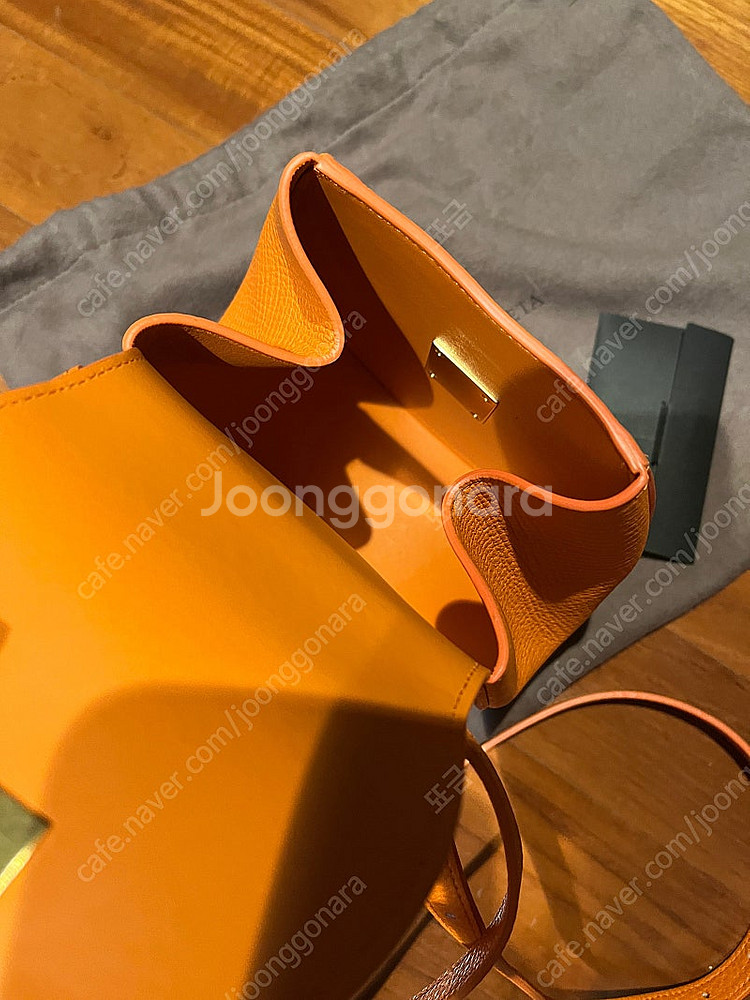 보테가베네타 팔멜라토 벨트백 (이시영가방)--8