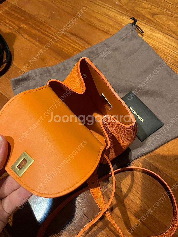 보테가베네타 팔멜라토 벨트백 (이시영가방)--9