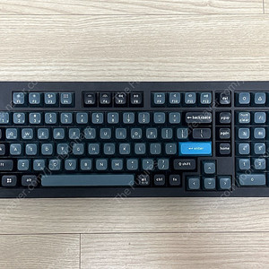 키크론 Q5 PRO 키보드 팝니다.
