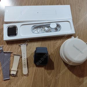 애플워치 8 45mm 스테인리스 및 휴대용 보괸용 배터리 판매