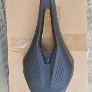 1회사용) 피직 벤토 아르고 안장 140mm 싸게 판매합니다.