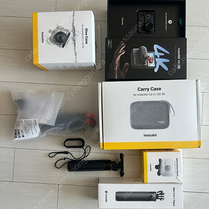 인스타360 go3s 블랙 128기가 팝니다.(SS급,악세많음)