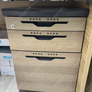 책상 및 서랍장
