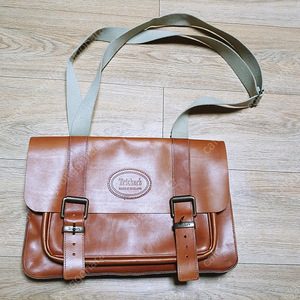 트리커즈 레더 크로스백 판매합니다. / crockett&jones,PARABOOT,TRICKER'S,PRADA,알든,발리,토즈,처치스,페레가모,토즈