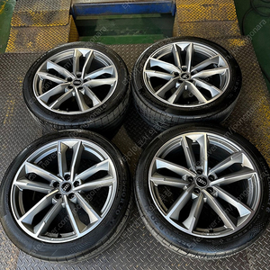 20인치 아우디 A7 55TDI 반무광건메탈 정품 중고휠타이어 1대분