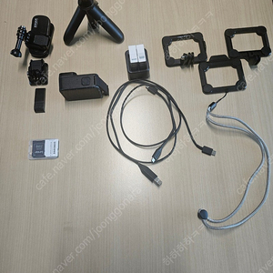 고프로12 SS급 상태 판매합니다 (따로 구매한 상품까지 전부 다드림)