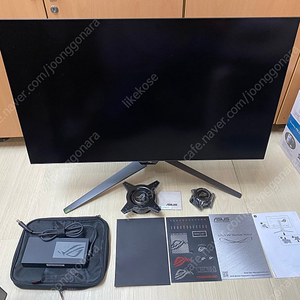 에이수스 ASUS ROG SWIFT OLED PG32UCDP 모니터 팝니다.