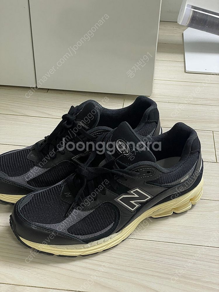 뉴발란스 2002 블랙 275--1
