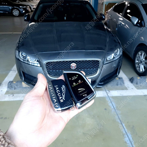 재규어 XE, XF, XJ, F-타입 모든연식 자동차키를 최신 고급 수입차 타입 LCD 액정 디스플레이키로 업그레이드 이식 개조 비상용 스페어키 예비키 여분키로 추가 제작