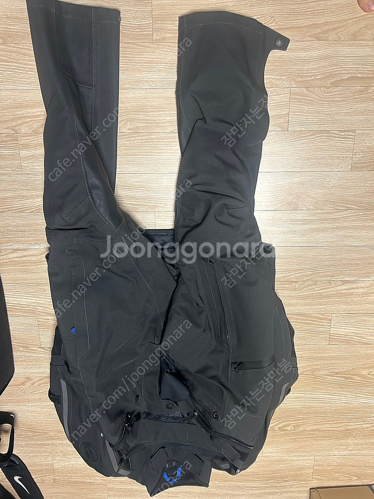 바접으로 오토바이 용품 정리중입니다--2