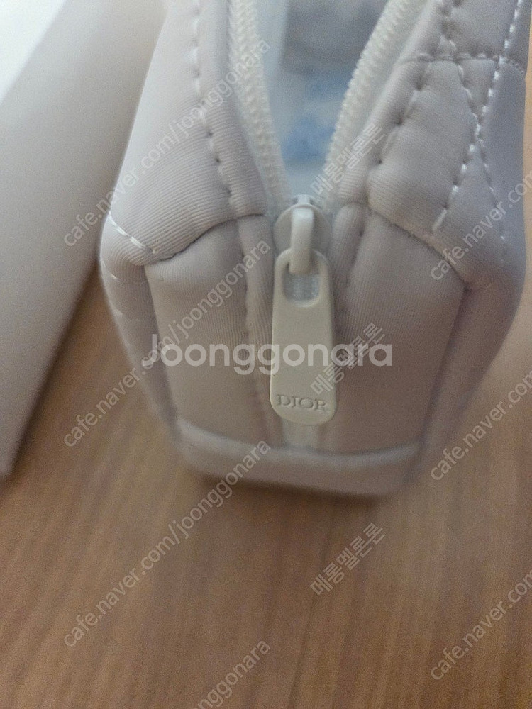 [미사용 새제품] 디올 화이트 까나쥬 파우치--2