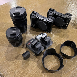 [풀세트] Sony a6400 ×2 + 광각/전천후 렌즈 + 케이지 세트 판매