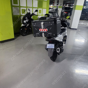 혼다 pcx125 화이트 22년식 신차급 팝니다.