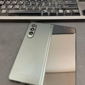 갤럭시Z폴드3 그린 256GB 무잔상 상태좋은 중고37만팝니다.